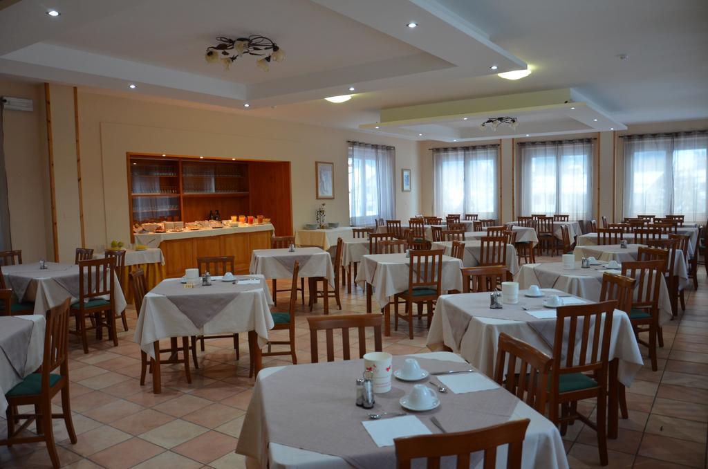Hotel Pineta Фалкаде Екстериор снимка