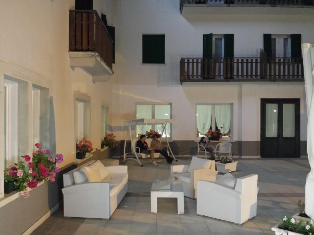 Hotel Pineta Фалкаде Екстериор снимка