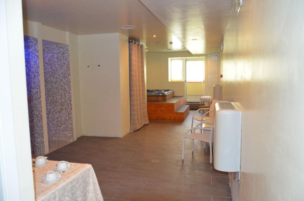 Hotel Pineta Фалкаде Екстериор снимка