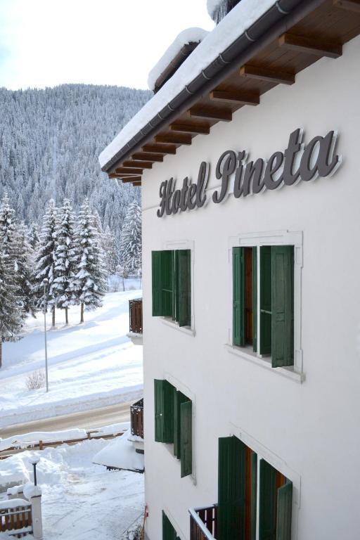 Hotel Pineta Фалкаде Екстериор снимка